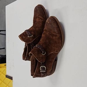 Born ankle boot style, women's size 8.